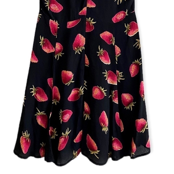 Reformation Koa mini dress, strawberry, size 2P - Picture 9 of 15